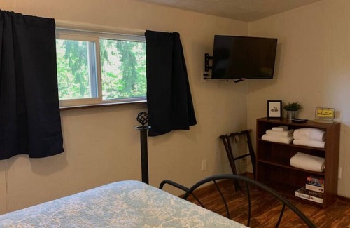 Eugene Cottage | Eugene Cottage: Nature, Wineries, and UofO