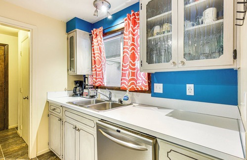 Eugene House | Eugene Escape w/Covered Patio: 4 Mi to UO!