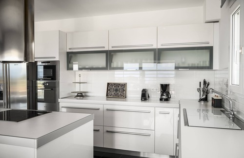 Gouvia Apartment | Euphoria Seaview Residences with Shared Pool by Konnect