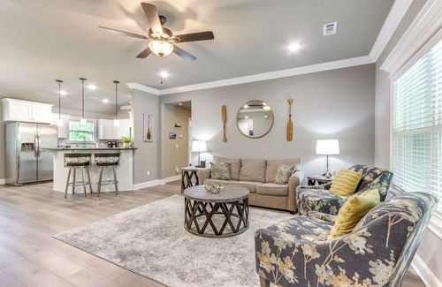 Holiday Island Cottage | Eureka Springs Family Home - 1/2 Mi to Marina!