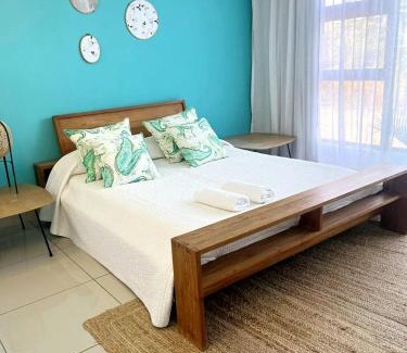 La Preneuse Apartment | EUREKA-SUR-MER Stylish & Cosy Apartment, 100 mts from beach, pool