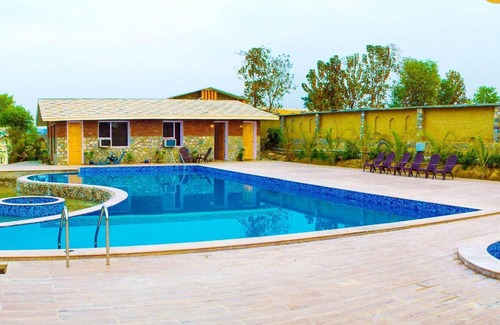 Kandaghat Hotel | Evaan Resorts Oakwood Hamlet