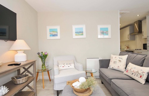 West Looe Cottage | EVELYN, romantic, country holiday cottage, with a garden in Looe