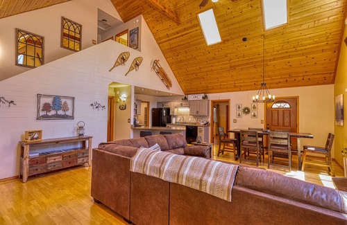 Pinetop House | Evergreen Escape