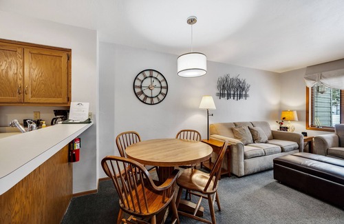 Fish Creek Apartment | Evergreen Hill Condominiums