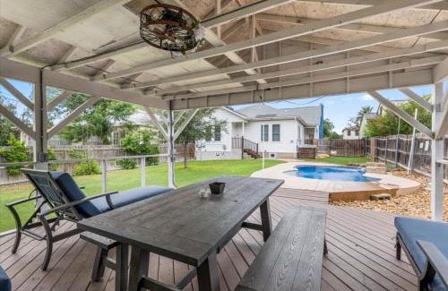 Jefferson House | Evergreen Manor Private Pool 3BR No Stairs Retreat