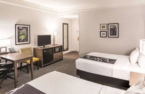 Woodlands Village House | Everything You Need For The Perfect Vacation! 3 Great Units, Free Parking