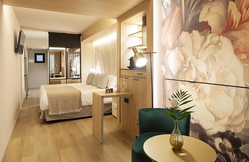 Sant Nicolau Hotel | Everything You Need For The Perfect Vacation! Spacious Room w/King/2 Twin Bed