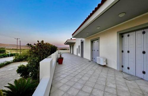 Myrina House | EvgatisBeach Loyskoy 2