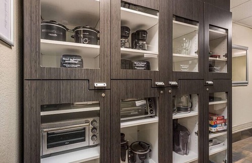 Dallas Apartment | Excellent Choice! Spacious and Pet-friendly Unit with Fully-equipped Kitchen!