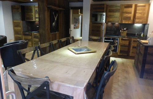 Les Deux Alpes Apartment | exceptional apartment 90m2 12 beds at the foot of a covered parking track