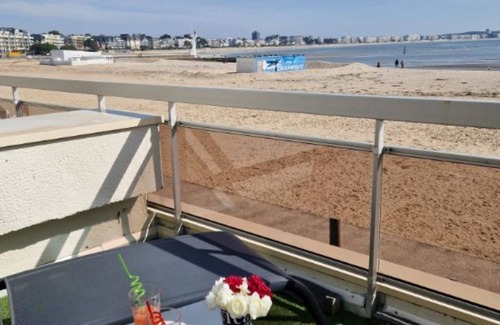 Le Pouliguen Apartment | Exceptionnel les Pieds Dans L'eau! Face à la Baie de la Baule