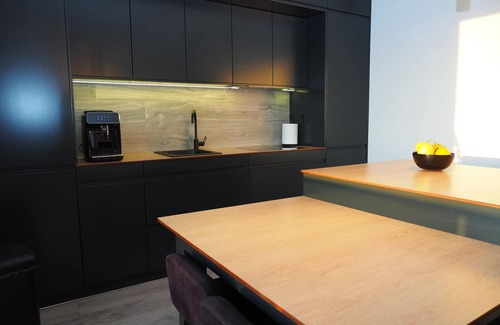 Sarande Condo | Exclusive 3 bedroom luxury apartment 20 meters from the beach & pool. 4th floor.