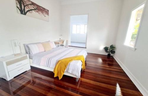 Maryborough Apartment | Exclusive location - Entire 3-bedroom Unit in Maryborough CBD, 10ppl