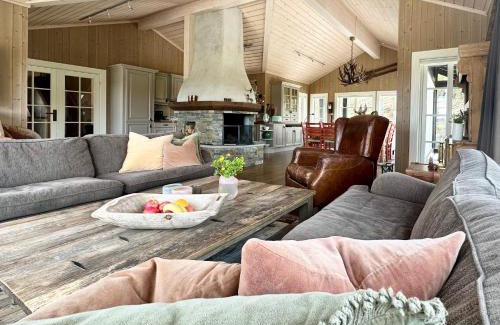 Hol Municipality House | Exclusive mountain lodge with panoramic views and high standard at Kikut, Geilo