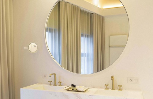 Antwerp Apartment | Exclusive & Rooftop Private Suite
