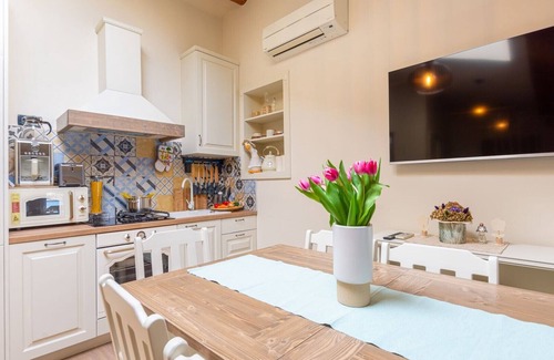 City Center Apartment | Exclusive Seafront Bacchus Apartment