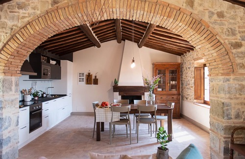 Radda in Chianti Villa | Exclusive Tuscan Winery Escape: Charming Villa with Pool & Breathtaking Views.