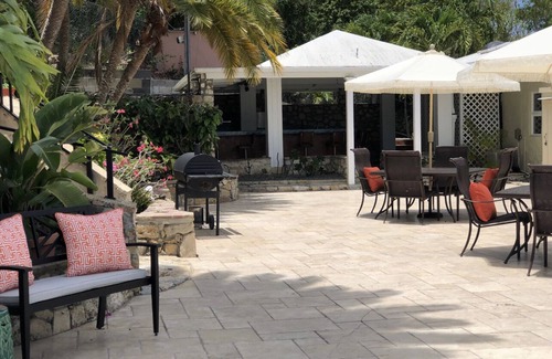 Estate Little Princess South House | Executive 1 Br. Poolside Apt: "Kilele suite"