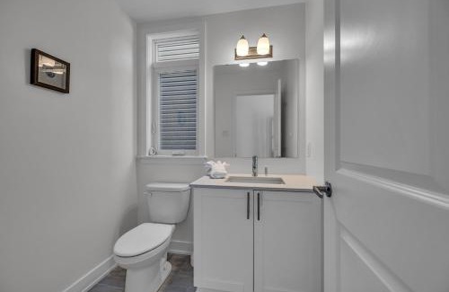 Leitrim House | Executive 4BDRM Home with Loft and Bsmnt