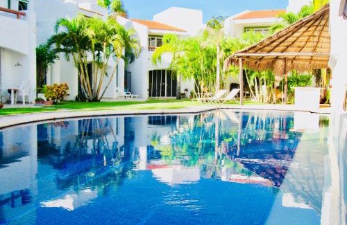 Playacar Bed & Breakfast | Executive Basic Room With Swimming Pool Air Conditioning and Parking