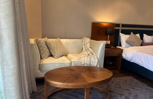 Gurugram Apartment | Executive Deluxe Apartment with Panoramic View in Heart of Gurgaon