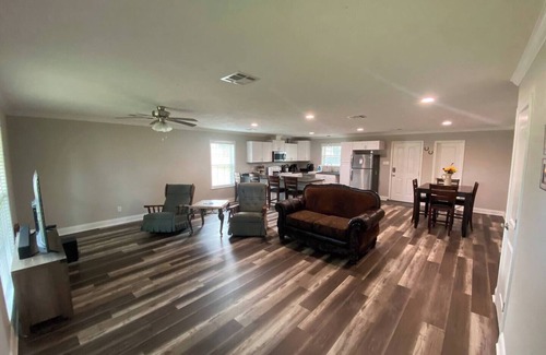 Sulphur House | Executive Housing for Professionals on short assignment to SWLA.
