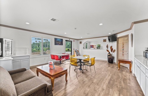 Magnolia Hotel | Executive Inn and Suites