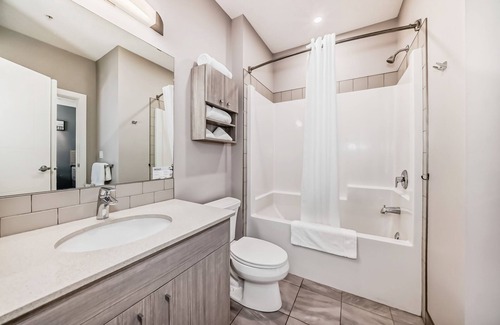 Red Deer Apartment | Executive King Bedroom Suite