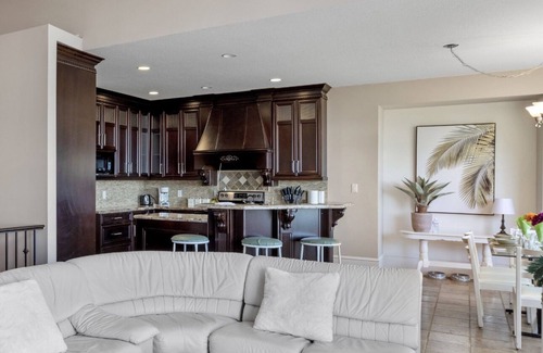 Ladysmith House | Executive Ocean View 2 bedrooms Sleeps 8 | Pet Friendly