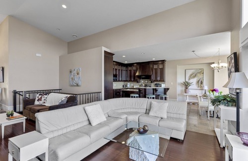 Ladysmith House | Executive Ocean View 2 bedrooms Sleeps 8 | Pet Friendly