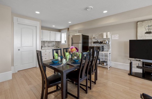 Ladysmith House | Executive Ocean View pet friendly Suite Sleeps 10 guest