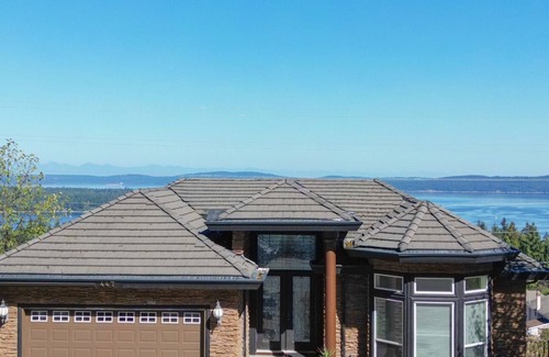 Ladysmith House | Executive Ocean View pet friendly Suite Sleeps 10 guest