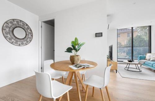 Melbourne Apartment | Executive Resort-Style Living at Leafy Albert Park