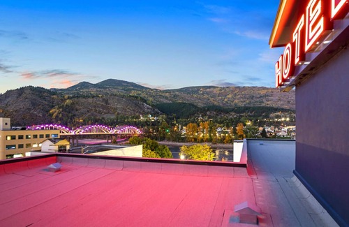 Trail Apartment | Executive Riverside Suite - 1 King with Kitchen