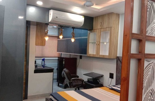 New Delhi Apartment | Executive Studio Apt in Moti Nagar West Delhi