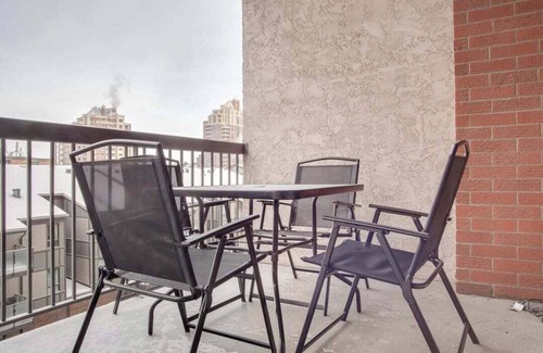 Eau Claire Apartment | Executive two-bedroom apartment in the quiet West End of Downtown Calgary