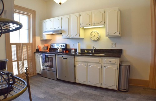 Jackson Apartment | Expansive 1-Bedroom Apartment with Large Rooms and Dedicated Workspaces
