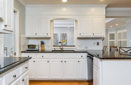 Cumberland House | Expansive ranch on private wooded lot! E Cobb