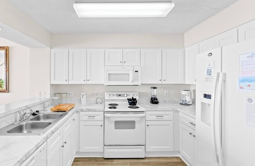 Ocean Drive Condo | Experience Ashworth #405! Stunning Oceanfront Condo! Fantastic Views - Book your Getaway today!