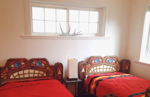 South Addition Cabin | Experience Alaska In Your Very Own Private Log Cabin Built By A Former Mayor!
