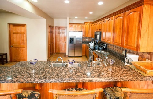 Half Moon Bay Villa | Experience An Oasis of Luxury in Roatan's Vibrant West End