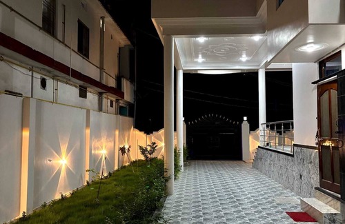 Varanasi Villa | Experience Authentic Varanasi: A Serene Luxurious Homestay: Close to City Centre