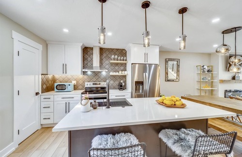 Dunkin Hill House | Experience breathtaking mountain views at Tenmile Viewhouse!