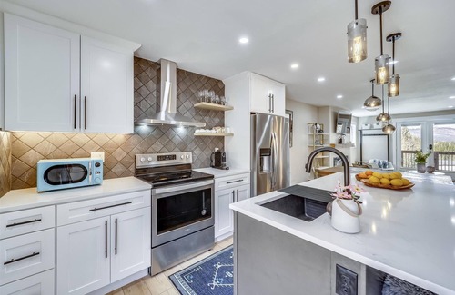 Dunkin Hill House | Experience breathtaking mountain views at Tenmile Viewhouse!
