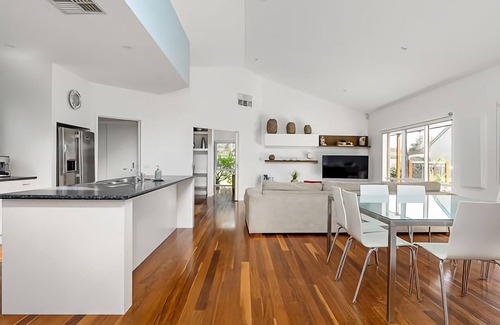 Rye House | Experience coastal living at its absolute best when you stay at Pool Haven on Leah