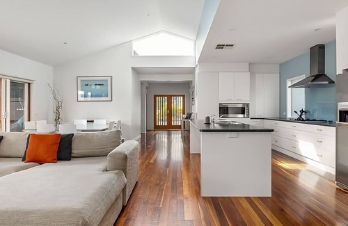 Rye House | Experience coastal living at its absolute best when you stay at Pool Haven on Leah