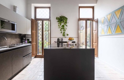 Rome City Centre Apartment | Experience Collection by ROMAC Margana Palace w/terrace & wellness