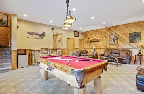 Pigeon Forge House | Experience Comfort and Tranquility at Mooseberry Just Minutes from Top Attractions