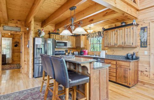 Pigeon Forge House | Experience Comfort and Tranquility at Mooseberry Just Minutes from Top Attractions